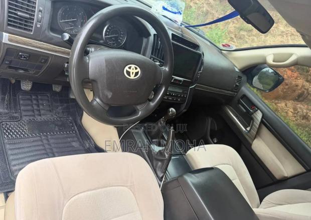 Toyota Land Cruiser 2010 White