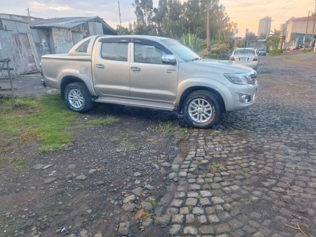 Toyota Hilux 2014 Beige
