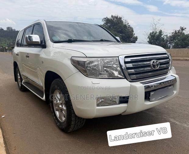 Toyota Land Cruiser 2011 White