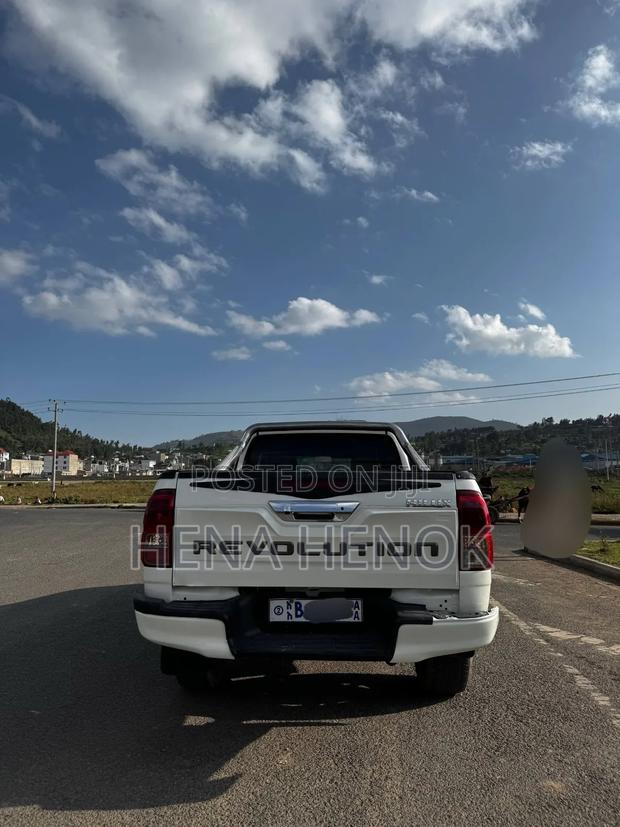 Toyota Hilux 2018 White