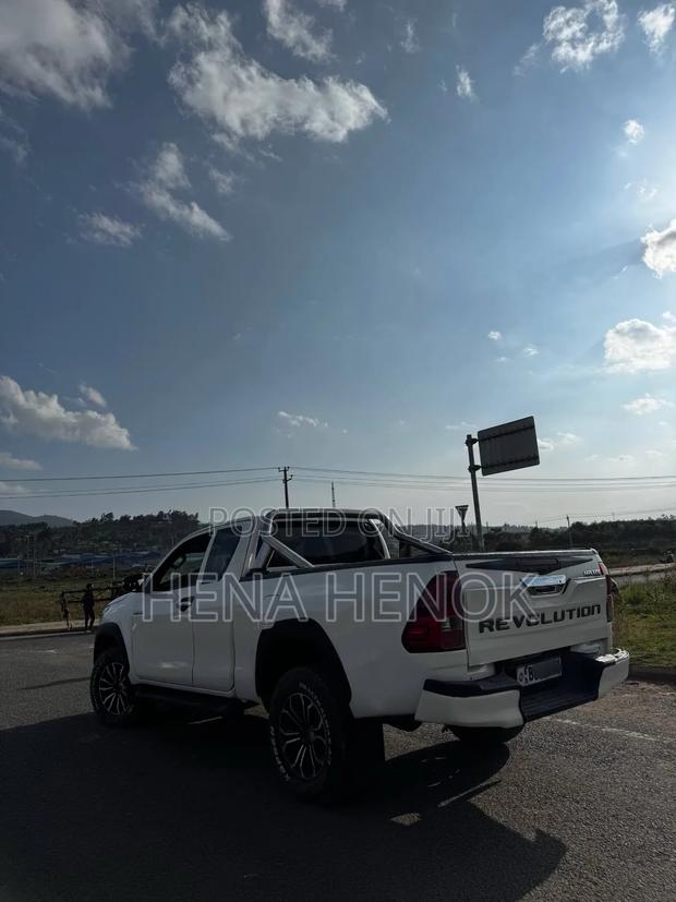 Toyota Hilux 2018 White