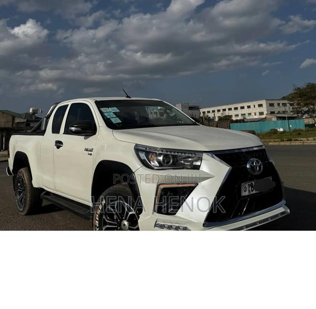 Toyota Hilux 2018 White