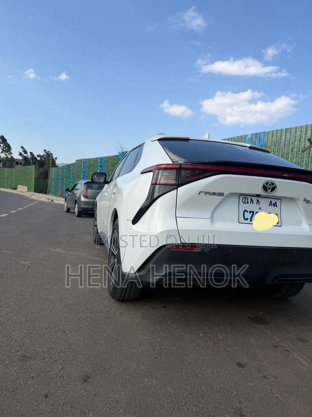 Toyota bZ4X 2024 White