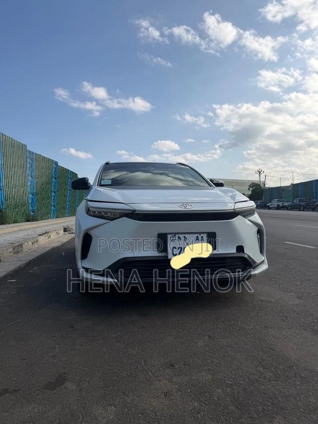 Toyota bZ4X 2024 White