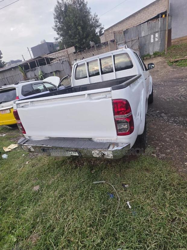 Toyota Hilux 2008 White
