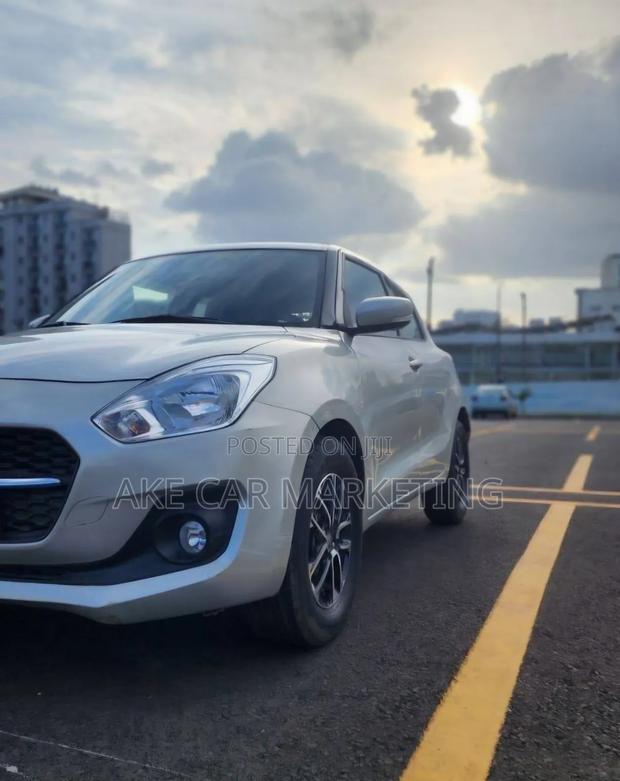Suzuki Swift 2021 Silver
