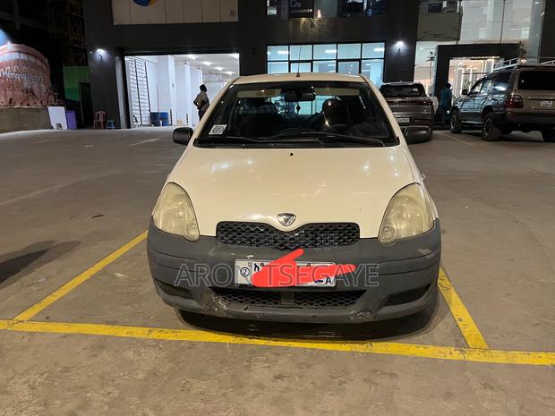 Toyota Vitz 2002 White