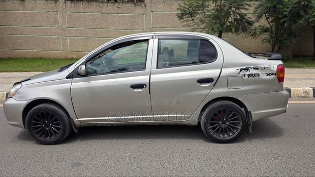 Toyota Platz 1.0 FWD 2003 Gold