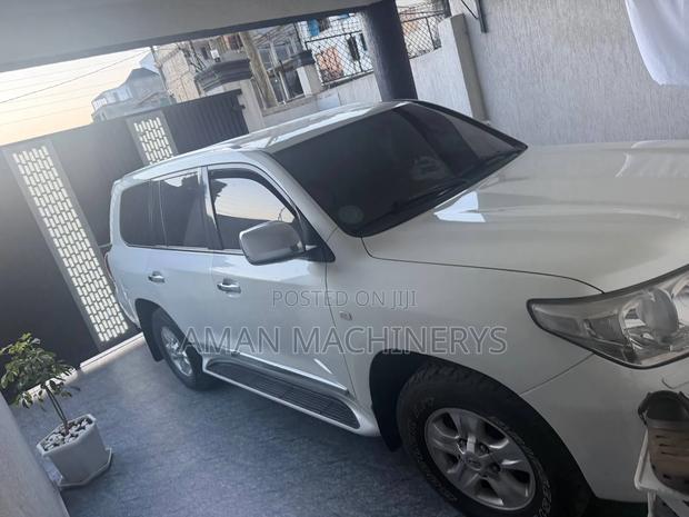 Toyota Land Cruiser 2009 White
