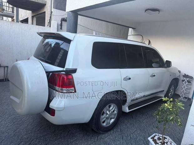Toyota Land Cruiser 2009 White
