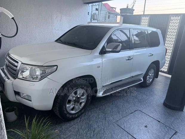 Toyota Land Cruiser 2009 White
