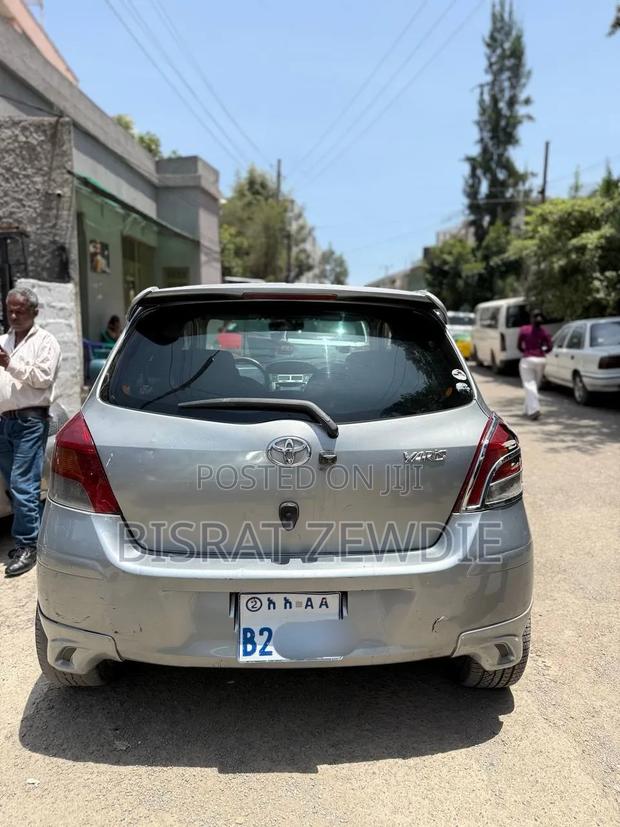Toyota Yaris 2010 Silver