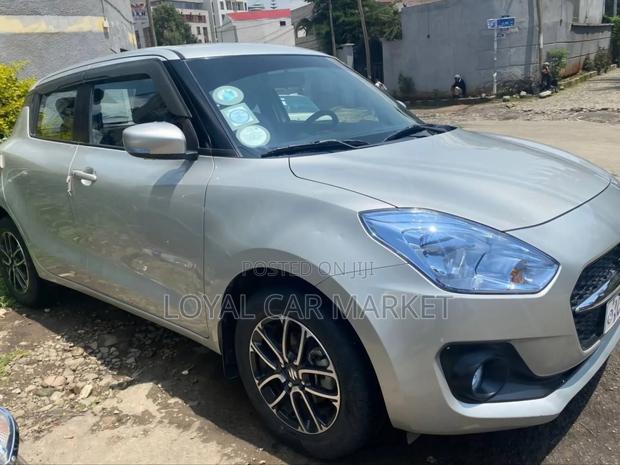 Suzuki Swift 2022 Silver