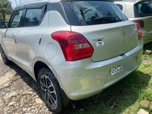 Suzuki Swift 2022 Silver