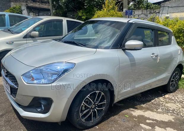 Suzuki Swift 2022 Silver