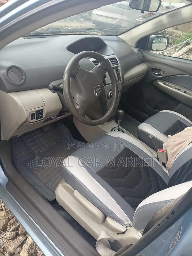 Toyota Yaris 2011 Blue