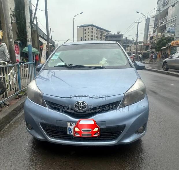 Toyota Yaris 2012 Blue