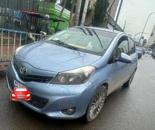 Toyota Yaris 2012 Blue
