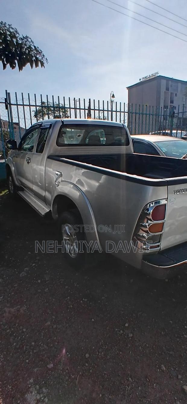 Toyota Hilux 2.5 D-4D SRX 2010 Gray
