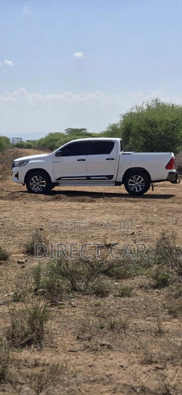 Toyota Hilux 2020 White