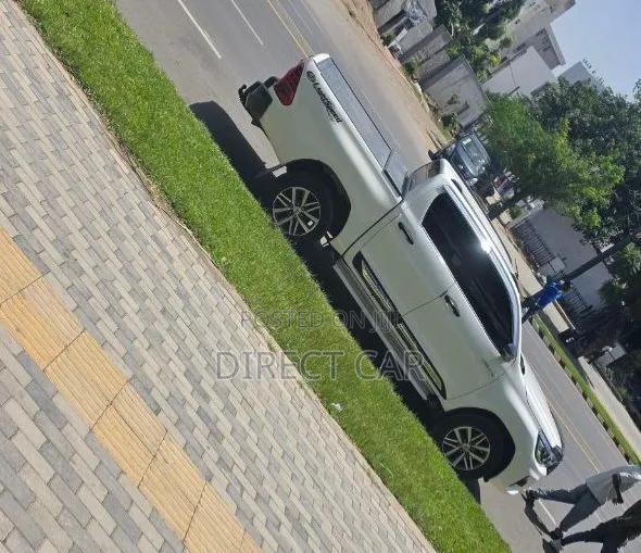 Toyota Hilux 2020 White