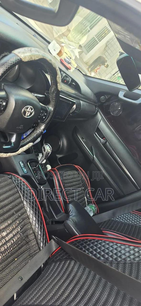 Toyota Hilux 2020 White