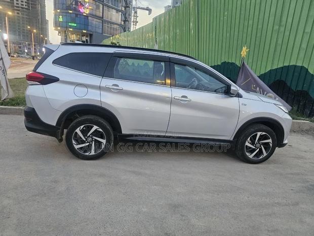 Toyota Rush 2021 Silver