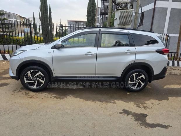 Toyota Rush 2021 Silver