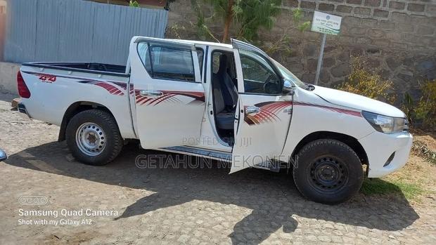 Toyota Hilux 2017 White