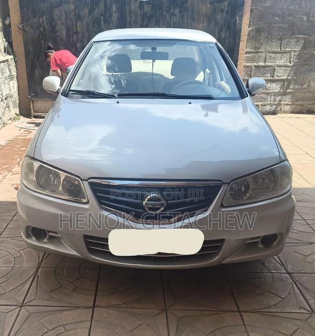 Nissan Sunny 2011 Silver