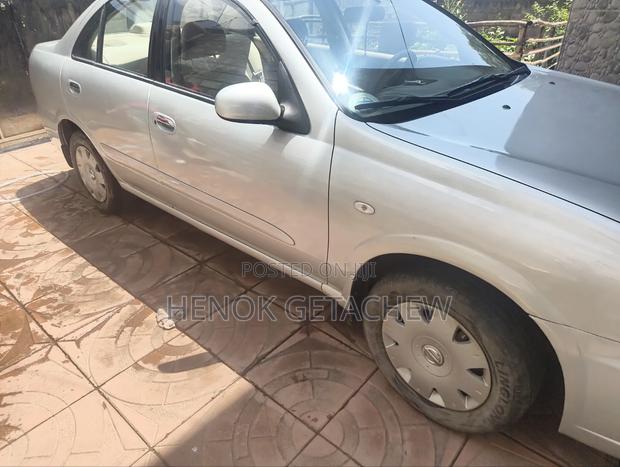 Nissan Sunny 2011 Silver