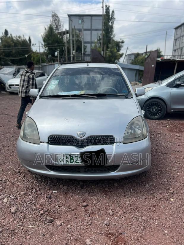 Toyota Vitz 2001 Silver