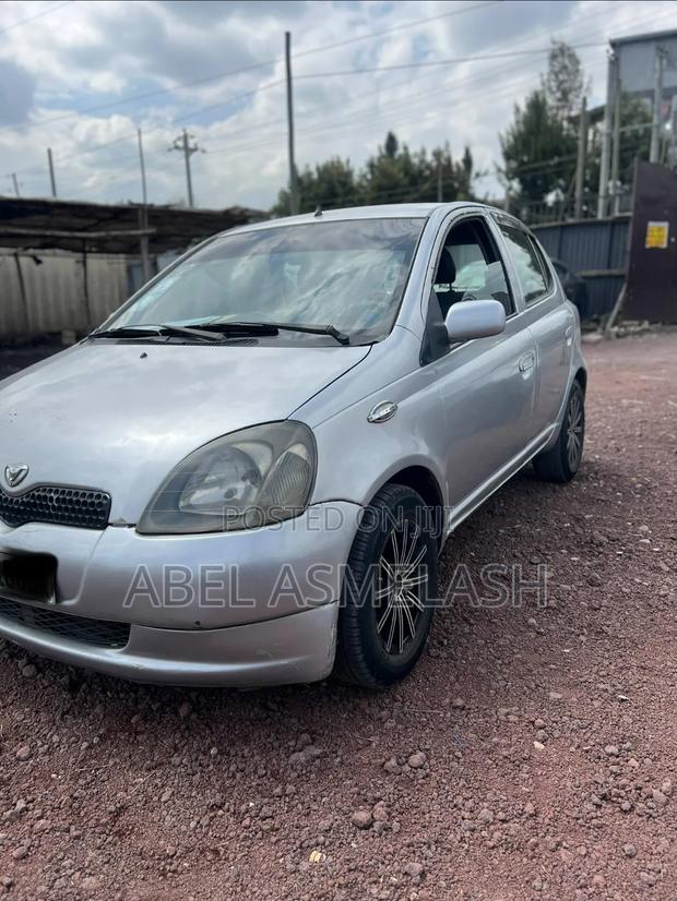 Toyota Vitz 2001 Silver