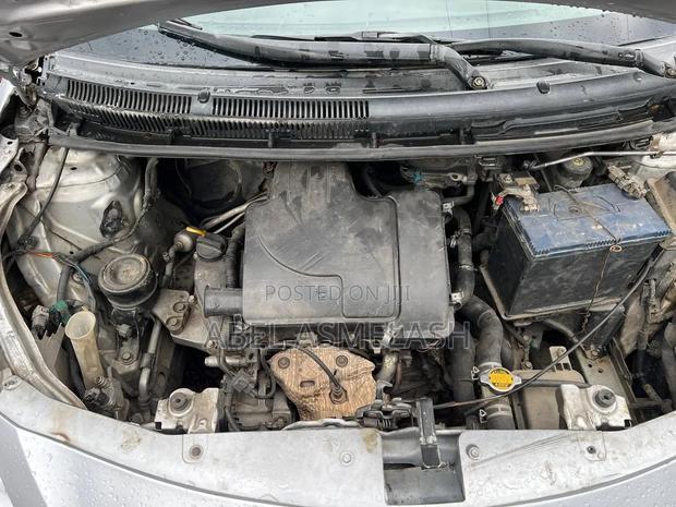 Toyota Belta 2010 Silver