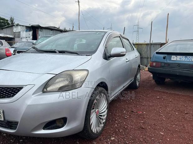 Toyota Belta 2010 Silver