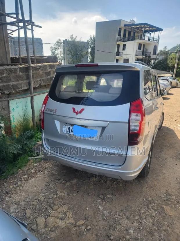Wuling Hongguang S 2018 Silver