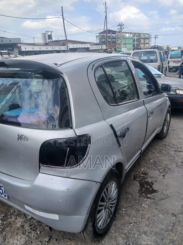 Toyota Vitz 2001 Silver
