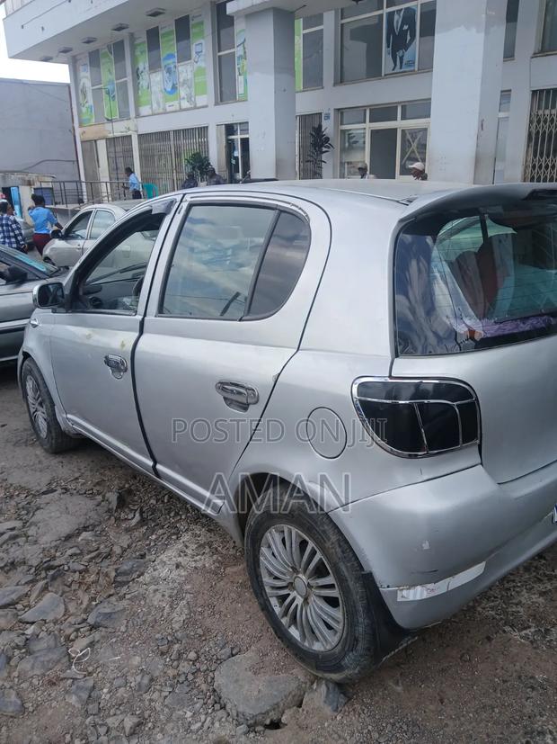 Toyota Vitz 2001 Silver