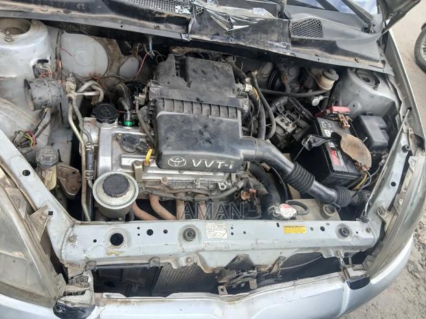 Toyota Vitz 2001 Silver