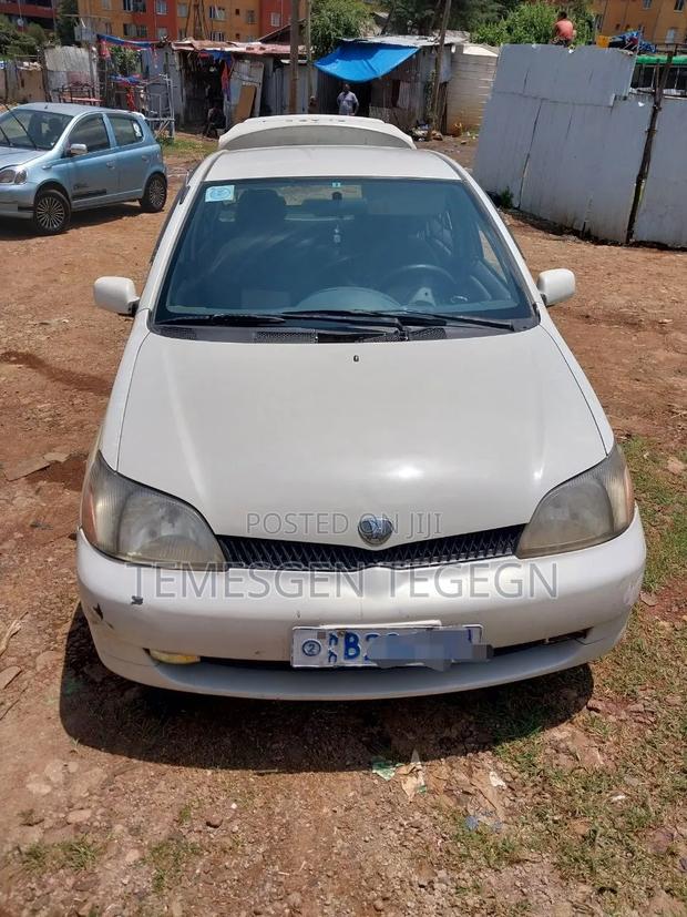 Toyota Platz 2001 White