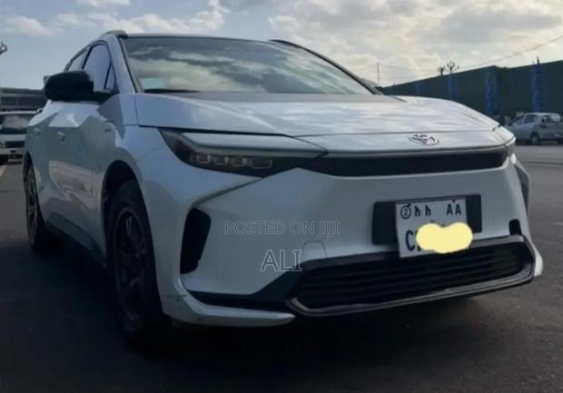 Toyota bZ4X 2024 White