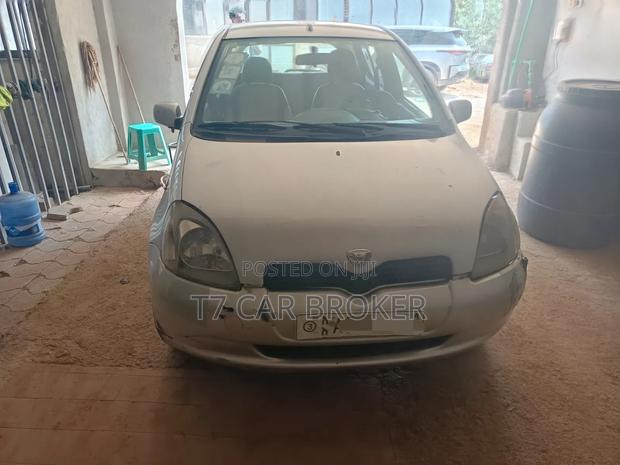 Toyota Vitz 2001 Silver