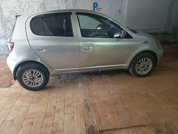 Toyota Vitz 2001 Silver