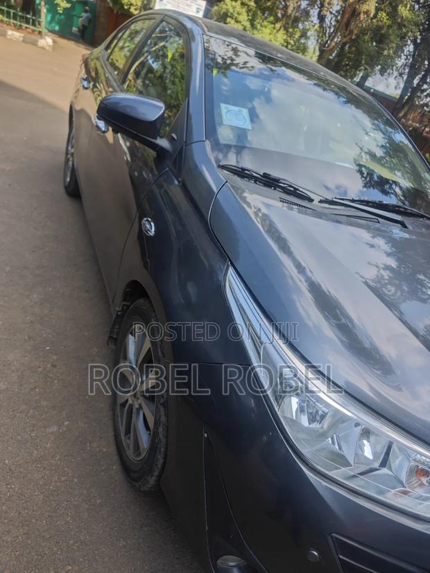Toyota Yaris 2020 Gray
