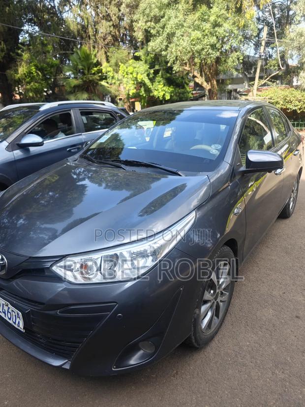 Toyota Yaris 2020 Gray