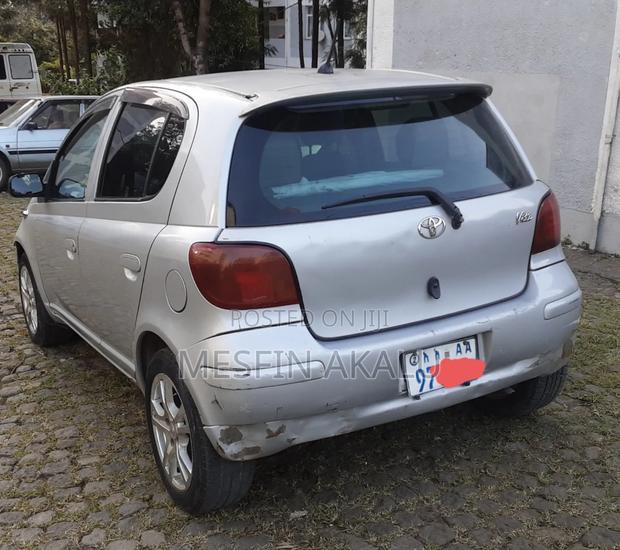 Toyota Vitz 2004 Silver