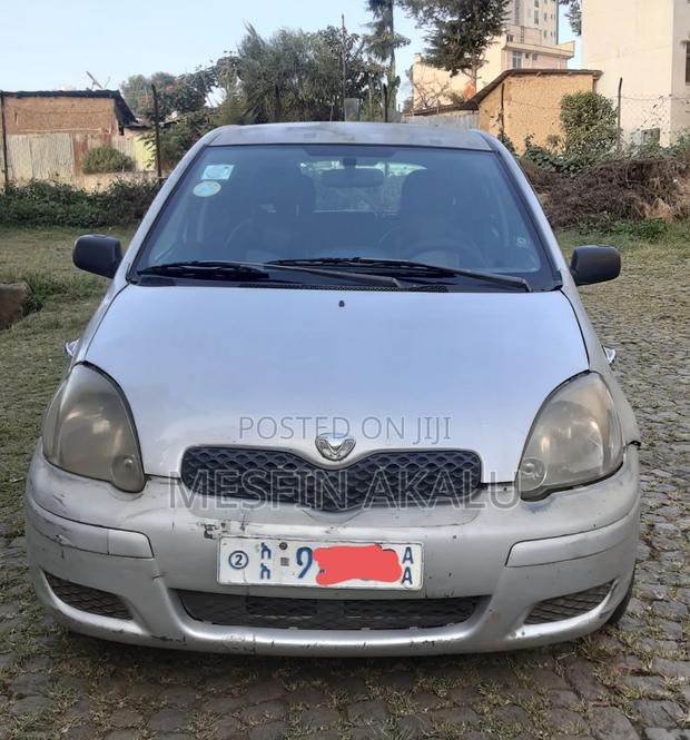 Toyota Vitz 2004 Silver