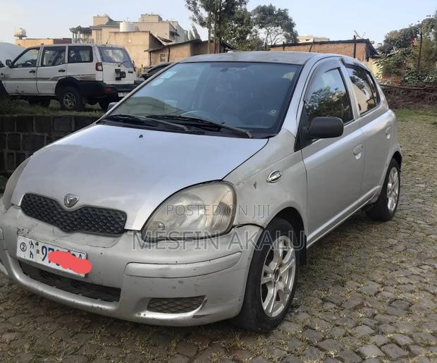 Toyota Vitz 2004 Silver