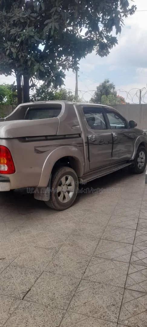 Toyota Hilux 2009 Purple