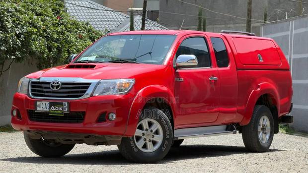 Toyota Hilux 2013 Red